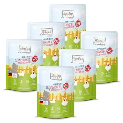 Image of MjAMjAM Premium wet food for cats Quetschie Chicks &amp; Friends delicate chicken with fruity strawberries, 6 pack (6 x 300g), grain free