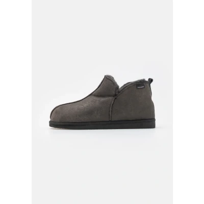 Image of Shepherd Anton Slippers, Men&#039;s, Size: 10, Matt black Sheepskin