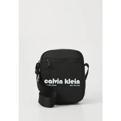 Image of Calvin Klein Jeans Graphic Reporter Cross body bag, Men&#039;s, Size: One Size, Black