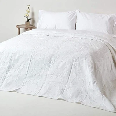 Image of HOMESCAPES White Cotton Rich Metelassé Textured Bedspread with Floral Pattern, Double