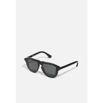 Image of Burberry Unisex Sunglasses, Size: 36, Dark grey