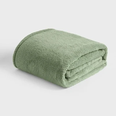Image of Brentfords Teddy Fleece Throw Blanket for Bed, Super Soft Warm Cosy Decorative Evergreen Throws Sofas Large Single Bed Lightweight Plush Blanket, 125 x 150cm