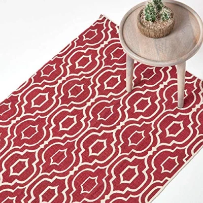 Image of HOMESCAPES Geometric Printed Rug &#039;Riga&#039; 100% Cotton Red &amp; White Rug, 160 x 230 cm