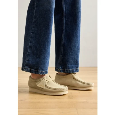 Image of Clarks Originals Wallabee Casual laceups, Women&#039;s, Size: 3, Maple Suede