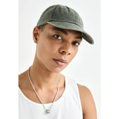 Image of Levi&#039;s Men&#039;s Essential Cap, Olive Green, UN