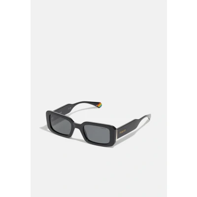 Image of Polaroid Unisex Sunglasses, Size: 52, Black