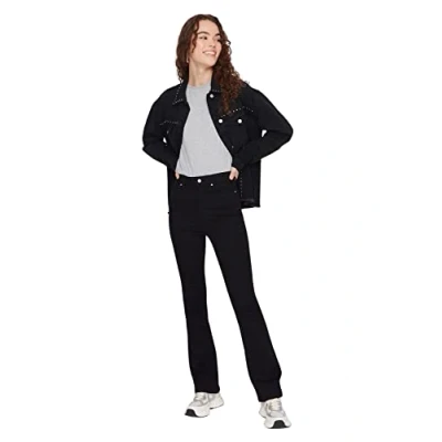 Image of Trendyol FeMan High Waist Flare Leg Jeans Schwarz