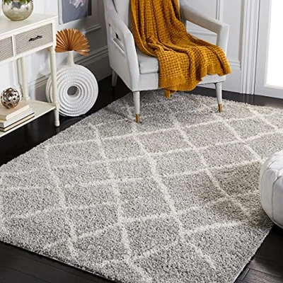 Image of SAFAVIEH Moroccan Shaggy Rug for Living Room, Dining Bedroom Berber Shag Collection, Short Pile, in Light Grey and Cream, 122 X 183 cm