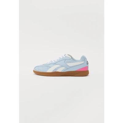 Image of Reebok Classic Hammer Street Unisex Trainers, Size: 8.5, Blue/true pink/gum shoes
