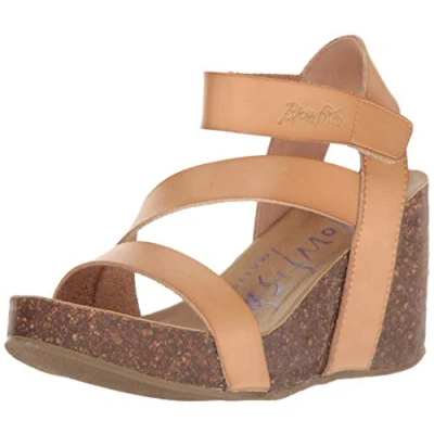 Image of Blowfish Malibu Women&#039;s Hapuku Wedge Sandal, Nude Dyecut, 7 UK