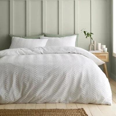 Image of Catherine Lansfield Heatset Wave King Duvet Set White
