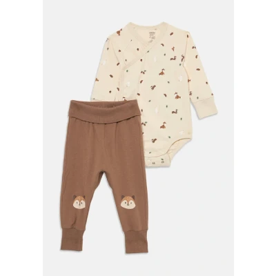 Image of Set bodysuit and joggers