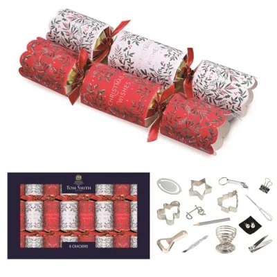 Image of Tom Smith Pack 8 Red &amp; White Foliage Eco Charity Christmas Crackers Family