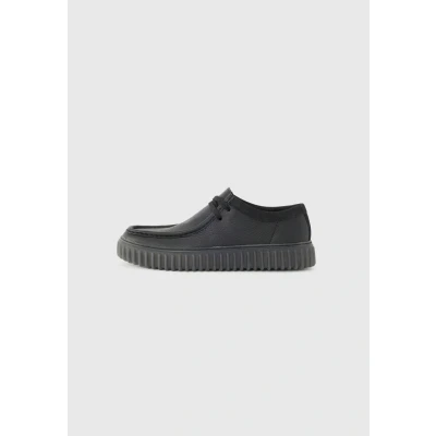 Image of Clarks TORHILL LO men&#039;s Casual Shoes in Black