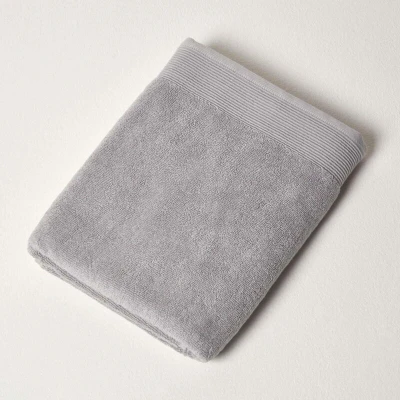Image of HOMESCAPES Dove Grey Bath Towel 700 GSM Combed 100% Egyptian Cotton 70 x 130 cm