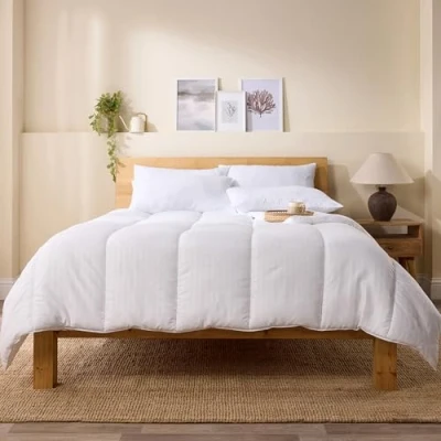 Image of Snuggledown Classic Hollowfibre Single Duvet 4.5 Tog Lightweight Cool Summer Quilt for Night Sweats Soft Touch Cover, Hypoallergenic, Machine Washable, Size (135cm x 200cm)