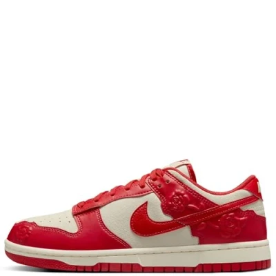 Image of Nike Sportswear DUNK SE Trainers, Women&#039;s, Size: 6.5, Coconut milk/university red/pale ivory/black Leather
