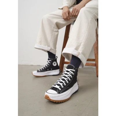 Image of Converse Run Star Hike Platform Trainers Black White 5 UK