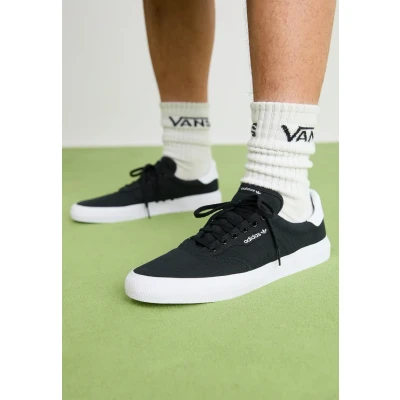 Image of adidas Originals 3MC Unisex Trainers, Size: 9.5, Core black/footwear white Imitation leather/ textile