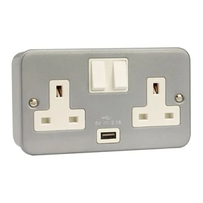 Image of Click Essentials 13 A 2 Gang Double Pole Switched USB Socket CL770
