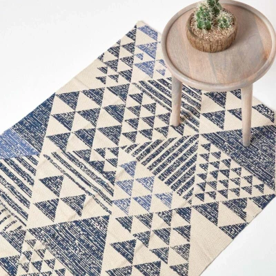 Image of HOMESCAPES Geometric Printed Rug &#039;Delphi&#039; Navy Blue &amp; White 100% Cotton Rug, 90 x 150 cm