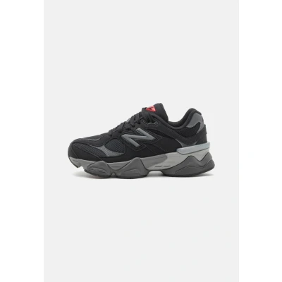 Image of New Balance 9060 Unisex Trainers for kids, Size: 5, Black Imitation leather/ textile