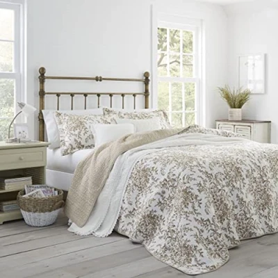 Image of Laura Ashley Home King Quilt Set, Reversible Cotton Bedding with Matching Shams, Lightweight Decor for All Seasons (Bedford Mocha, King)