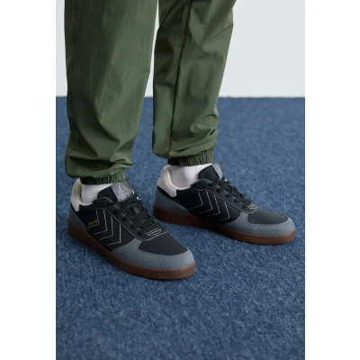 Image of Hummel Royal Unisex Trainers, Size: 5, Anthracite Leather