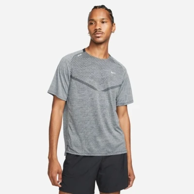 Image of Nike Performance Techknit Ultra Sports Tshirt, Men&#039;s, Size: Large, Black/smoke grey/silver