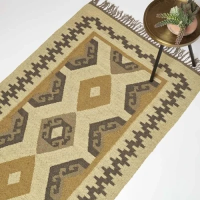 Image of HOMESCAPES Brown &amp; Gold Handwoven Kilim Rug 90 x 150 cm Jute Wool Living Room Area ‘Ravar’ with Traditional Geometric Pattern Tassels