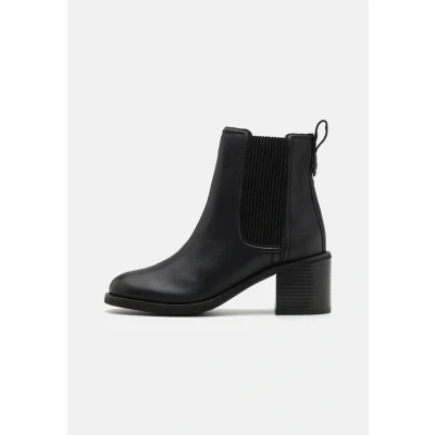 Image of Clarks Chamberly TOP Classic ankle boots, Women&#039;s, Size: 8, Black Leather