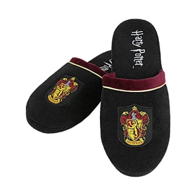 Image of Funidelia Gryffindor Slippers Harry Potter for men and women Hogwarts, Wizards merchandise, comfortable lounge wear accessories adults Size 3 7 Dark red