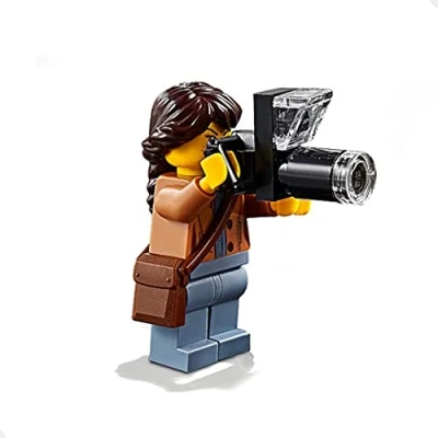 Image of LEGO Outdoor Minifigure: Nature Photographer (Female with Long Lens Camera) 60202