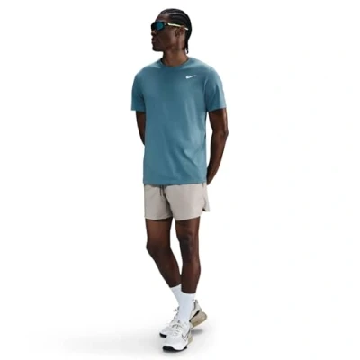 Image of Nike Performance TEE CREW Solid Sports Tshirt, Men&#039;s, Size: Small, Smokey blue