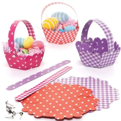 Image of Baker Ross Heart Basket Kits Pack of 8, Valentine&#039;s Arts and Craft for Kids (FC477), Assorted