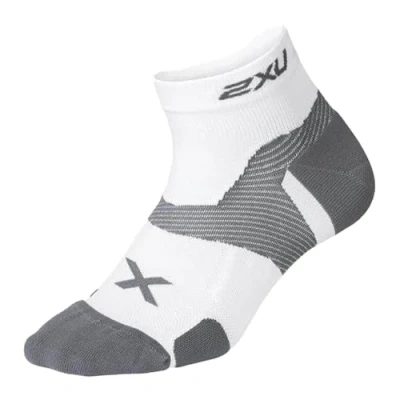 Image of 2XU Unisex VECTR CUSHION 1/4 CREW SOCKS White/Grey M