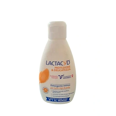 Image of TWO PACKS of Lactacyd Femina Daily Protective Wash 200ml