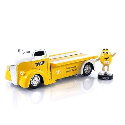 Image of Jada M&amp;M&#039;s 1:24 1947 Ford COE Flatbed Die cast Car &amp; 2.75&quot; Yellow Figure, Toys for Kids and Adults