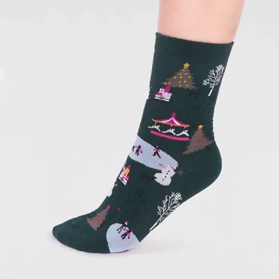 Image of Women&#039;s 1 Pair Thought Gloria Christmas Scene Organic Cotton Socks Forest Green 4 7