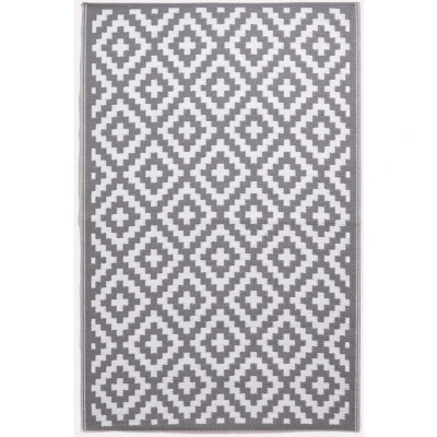 Image of HOMESCAPES Luxury Large Outdoor Rugs for Garden Patio Waterproof 100% Recycled Plastic Mat Carpet 120 x 180cm Reversible White &amp; Grey Geometric Rug “Zoe, Indoor/Outside Portable, Seamless
