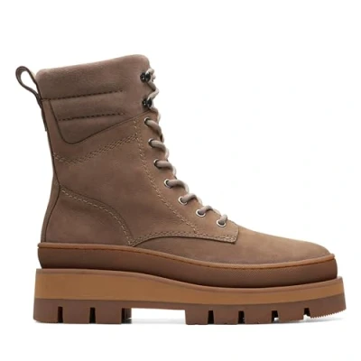Image of Clarks Orianna 2 Hike Nubuck Boots In Standard Fit Size 8