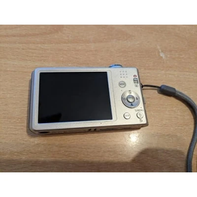 Image of Panasonic Lumix DMC FS16 Digital Camera 14 Megapixels 4x Optical Zoom 6.7 cm 2.7 Inch Display Image, Stabilised Silver (Renewed)
