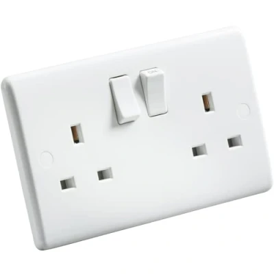 Image of KnightsBridge Curved Edge 13A 2G SP Switched Socket