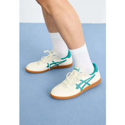 Image of Asics Sportstyle Skyhand OG Unisex Trainers, Size: 5.5, Cream/rainy lake leather and imitation