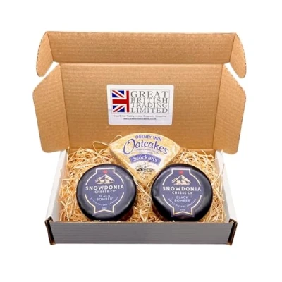 Image of Snowdonia Black Bomber Extra Mature Cheddar Cheese Gift Hamper 2X 200g with Stockan&#039;s Thin Orkney Oatcakes Crackers