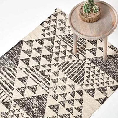 Image of HOMESCAPES Geometric Printed Rug &#039;Delphi&#039; Black &amp; White 100% Cotton Rug, 90 x 150 cm