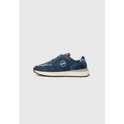 Image of Colmar HUNT FADED men&#039;s Shoes (Trainers) in Blue