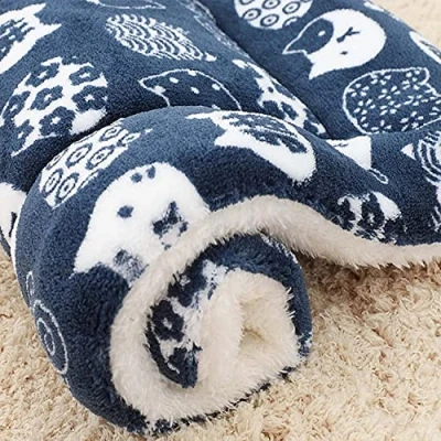 Image of SENGHUI Cozy Calming Cat Blanket, Bed Self Heating Pet Pad, Ultra Soft &amp; Warm Dog Mat Flannel Blankets for Indoor Cats, in A Variety of Sizes to Fit Most Pets (G,M)