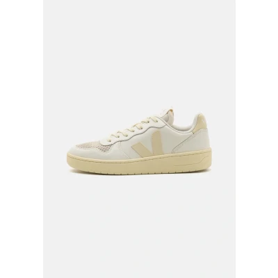 Image of Veja V10 Trainers, Men&#039;s, Size: 8, Pure calcaire Leather and textile