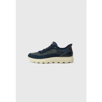 Image of Geox U SPHERICA PLUS A men&#039;s Shoes (Trainers) in Marine